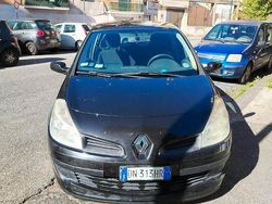 Nero Usata 2008 Renault Clio II Tre volumi | 2000 € (Super prezzo)