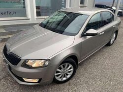 Cappuccinobeige metallic Usata 2013 Skoda Octavia Ambition Tre volumi | 7990 € (Buon prezzo)