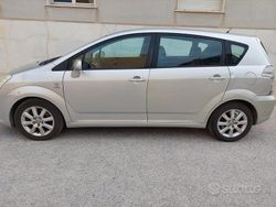 Grigio Usata 2005 Toyota Corolla Station wagon | 2000 €