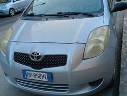 Grigio Usata 2008 Toyota Yaris Due volumi | 4000 € (Buon prezzo)