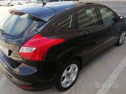 Usata 2014 Ford Focus Tre volumi | 8000 € (Buon prezzo)