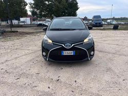 Nero Usata 2016 Toyota Yaris Hybrid Active Tre volumi | 8500 € (Buon prezzo)