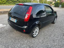 Nero Usata 2007 Ford Fiesta Ghia Due volumi | 1950 € (Buon prezzo)