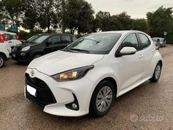 Bianco Usata 2023 Toyota Yaris Trend Tre volumi | 15.350 € (Buon prezzo)