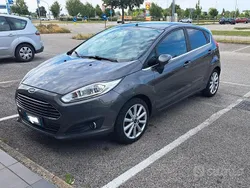 Grigio Usata 2015 Ford Fiesta Due volumi | 6500 € (Buon prezzo)