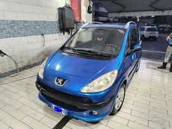 Usata 2005 Peugeot 1007 Monovolume | 1500 € (Buon prezzo)