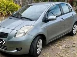 Usata 2007 Toyota Yaris Tre volumi | 3400 € (Cara)