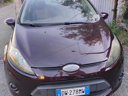 Rosso Usata 2010 Ford Fiesta Due volumi | 3000 €