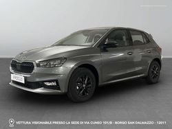 Grigio graphite metallizzato Nuova 2025 Skoda Fabia Tre volumi | 20.150 € (Buon prezzo)
