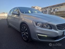 Grigio Usata 2017 Volvo V60 Station wagon | 10.500 € (Buon prezzo)