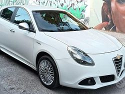 Usata 2014 Alfa Romeo Giulietta Due volumi | 5800 € (Buon prezzo)