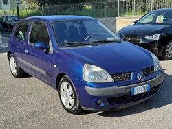 Blu Usata 2004 Renault Clio II Tre volumi | 2970 € (Molto cara)