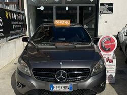 Grigio Usata 2014 Mercedes A180 Tre volumi | 10.490 € (Buon prezzo)