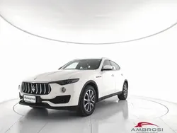 Bianco panna Usata 2017 Maserati Levante SUV | 29.900 € (Super prezzo)