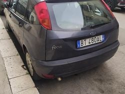 Grigio Usata 2001 Ford Focus Due volumi | 1500 € (Buon prezzo)
