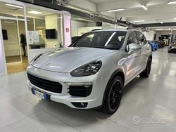 Argento / metallizzato Usata 2016 Porsche Cayenne SUV | 38.900 € (Cara)