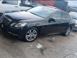 Nero Usata 2011 Mercedes E200 Elegance Tre volumi | 6800 €