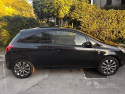 Nero Usata 2010 Opel Corsa Club Tre volumi | 2400 € (Buon prezzo)