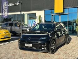 Nero etoilè Nuova 2025 Renault 5 E-Tech Urban Tre volumi | 26.900 € (Super prezzo)