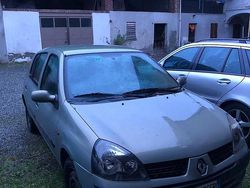 Verde Usata 2002 Renault Clio II Due volumi | 800 € (Super prezzo)