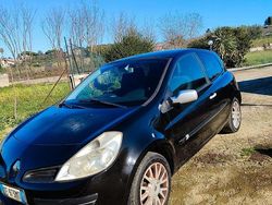 Nero Usata 2006 Renault Clio II Tre volumi | 1500 € (Buon prezzo)