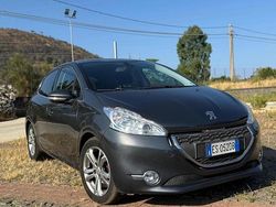 Grigio Usata 2013 Peugeot 208 Allure Due volumi | 9500 € (Molto cara)