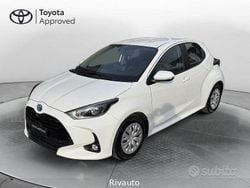 Bianco Usata 2023 Toyota Yaris Hybrid Active Tre volumi | 16.500 € (Buon prezzo)