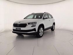 Bianco luna metallizzato Nuova 2025 Skoda Karoq Selection SUV | 32.900 € (Buon prezzo)