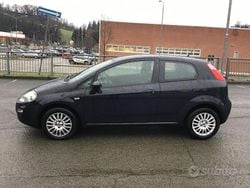 Blu Usata 2015 Fiat Punto Young Tre volumi | 4900 € (Buon prezzo)