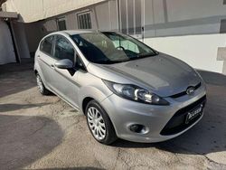 Grigio Usata 2011 Ford Fiesta Titanium Tre volumi | 4700 € (Buon prezzo)