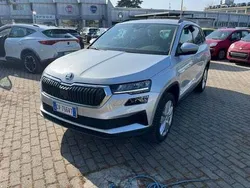 Grigio argento Usata 2024 Skoda Karoq Selection SUV | 26.990 € (Buon prezzo)