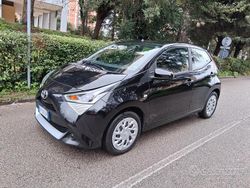 Grigio Usata 2019 Toyota Aygo Due volumi | 9500 € (Buon prezzo)