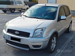 Grigio Usata 2010 Ford Fusion Tre volumi | 3000 €