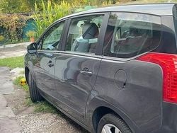 Blu Usata 2010 Peugeot 5008 Monovolume | 2990 € (Buon prezzo)