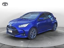 Blu/azzurro Usata 2024 Toyota Yaris Hybrid Lounge Tre volumi | 22.900 € (Ottimo prezzo)