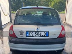 Usata 2004 Renault Clio II Authentique Tre volumi | 3300 € (Cara)