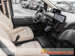 Grigio scuro Usata 2024 Hyundai Staria Monovolume | 53.360 €