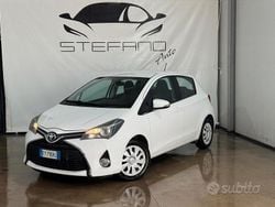 Bianco Usata 2015 Toyota Yaris Active Tre volumi | 5500 € (Buon prezzo)