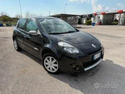 Nero Usata 2011 Renault Clio II Tre volumi | 2450 € (Buon prezzo)
