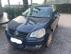Metallizzato Usata 2005 VW Polo Comfortline Tre volumi | 2900 € (Buon prezzo)