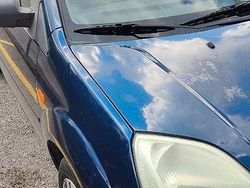 Usata 2004 Ford Fiesta Due volumi | 1200 € (Buon prezzo)
