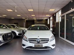 Bianco Usata 2015 Mercedes A160 Tre volumi | 11.900 € (Buon prezzo)