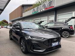Grigio scuro Usata 2024 Ford Focus ST-Line Tre volumi | 19.400 € (Ottimo prezzo)