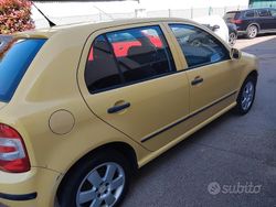 Giallo Usata 2005 Skoda Fabia Tre volumi | 2000 €
