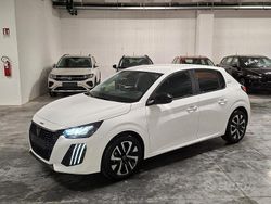 Bianco Nuova 2025 Peugeot 208 Style Due volumi | 17.590 € (Buon prezzo)