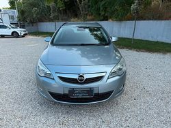 Argento Usata 2011 Opel Astra Cosmo Station wagon | 4700 € (Buon prezzo)