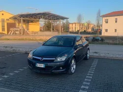 Usata 2007 Opel Astra Coupé | 400 € (Super prezzo)