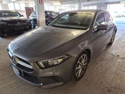 Grigio Usata 2019 Mercedes A180 Tre volumi | 20.500 € (Buon prezzo)