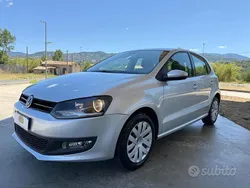 Grigio Usata 2012 VW Polo Comfortline Tre volumi | 5999 € (Buon prezzo)