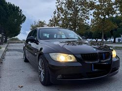 Nero Usata 2007 BMW 320 Efficient Dynamics Tre volumi | 4000 € (Cara)
